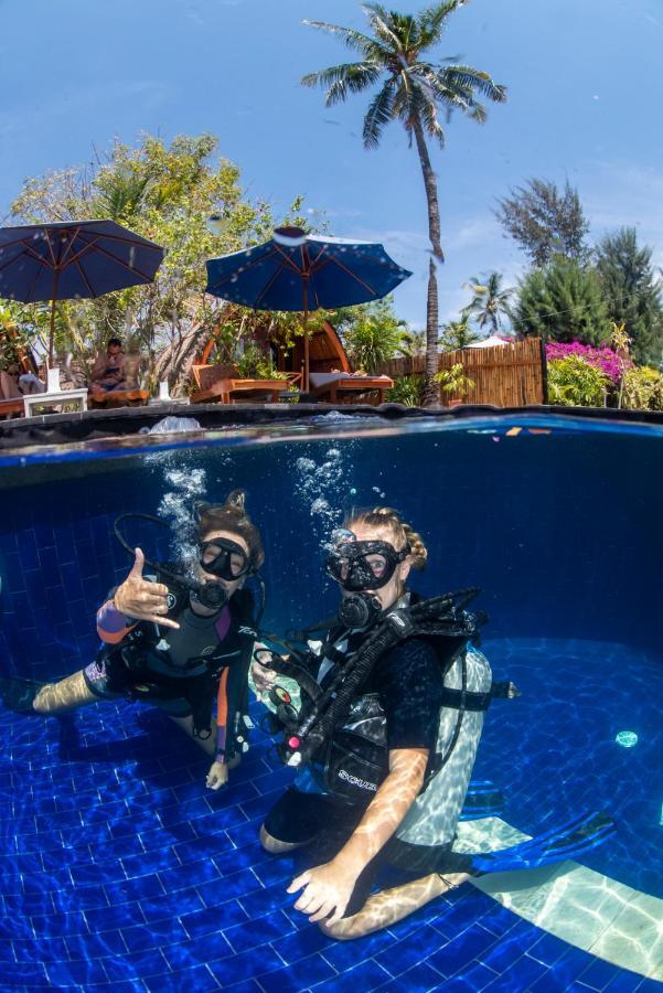 Manta Dive Gili Air Resort Buitenkant foto